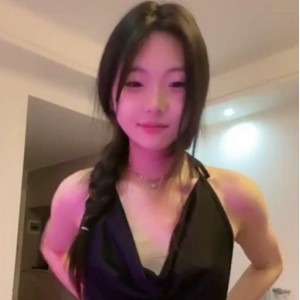 超火福利姬抖音快手道具秀最新合集1V747M，趁爸妈不在家！