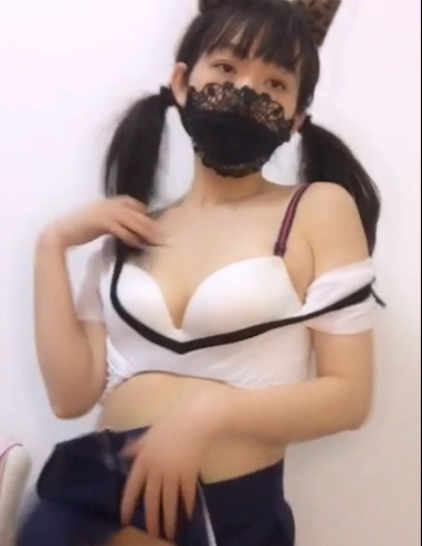 自娱自乐秀花房姑娘最新合集9V2.45G，尺度适中