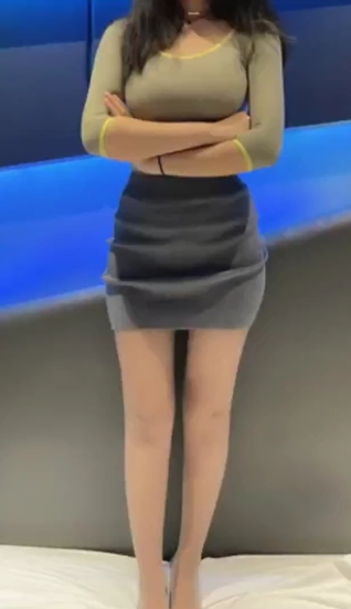 约会大神91魅哥优质女同事合集21V3.3G，公厕推车精彩瞬间