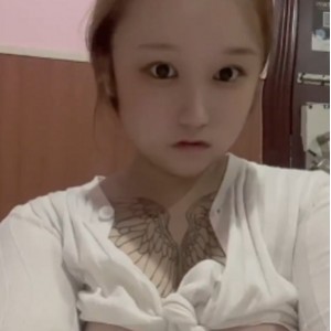 快手主播吊钟大罩杯妹子坨坨最新合集18V140M，放飞自我揉揉