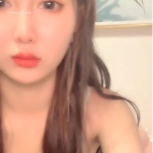 网红快手卿卿洗澡直播合集19V1.34G，尺度大胆补发