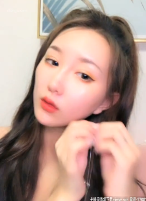 网红快手卿卿洗澡直播合集19V1.34G,尺度大胆补发