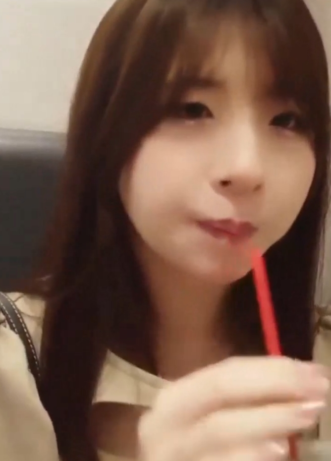 清纯互动美眉合集1V1.49G，卫生间沙发解压