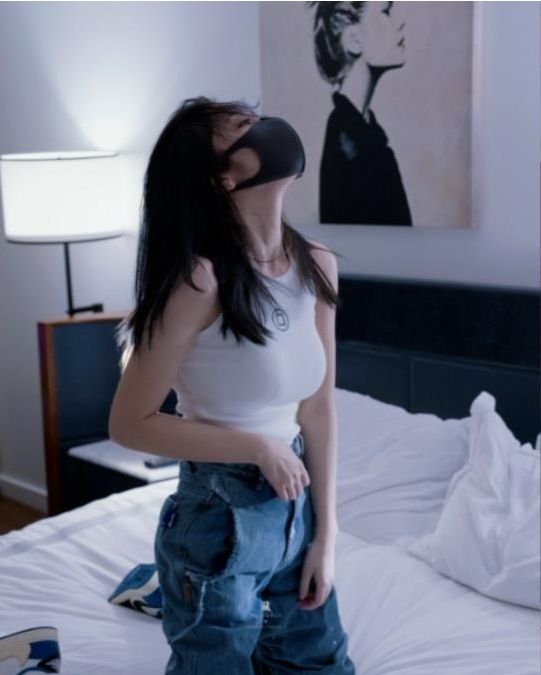 虎牙超人气顶流老网红hongkongdoll（玩偶姐姐）最新散播OF私拍有尺度合集_1V212MB，分享生活点滴与钓鱼趣事