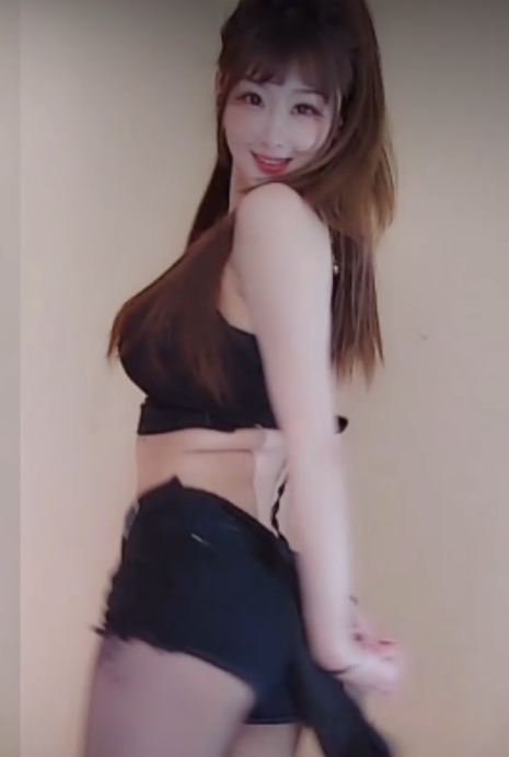 转载快手热舞牛小蘑菇4月合集10V1.8G，精彩无水印视频