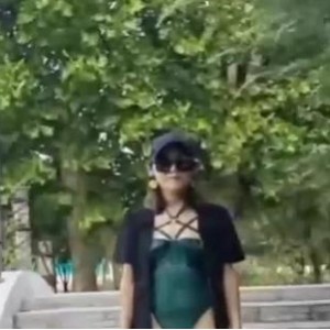 快手甜美小气质夫妇最新合集2V1.9G，户外酒店互动自拍