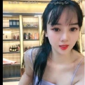 烟酒老板娘快手魅力合集4V2.9G，展柜自拍秀身材