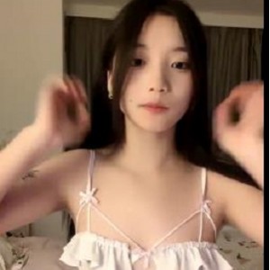 女主播回归快手校花鲍鲍最新合集7V1.39G，长腿优质身材，天价收费房