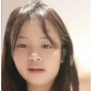 斗鱼超人气豪放姐妹花直播合集1V900M，酒店双人游戏实录