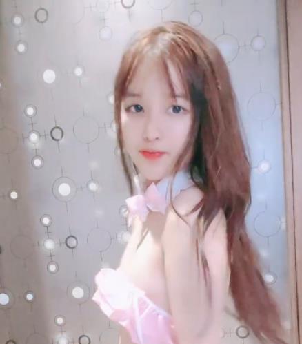 斗鱼粉嫩小美女直播合集27部387MB青涩动人