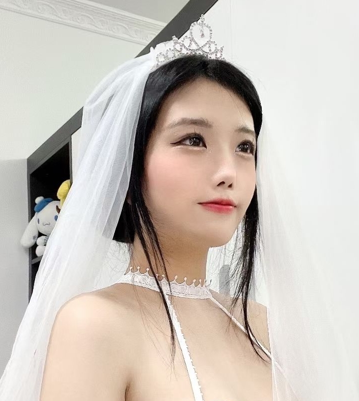 喵四onlyfans婚纱剧情撩人8部1.45G