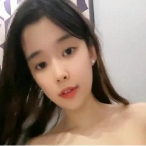 重磅抖音网红露芽子22分钟视频曝光，身材苗条道具秀惊艳下载观看