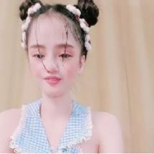 独家优质1V1.7G自拍：玩具狂欢少女展示顶级道具筋膜枪，热榜热销！