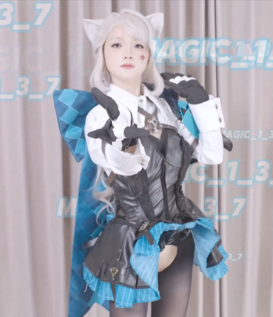 埋导演动漫cos私拍7部3G推特展示