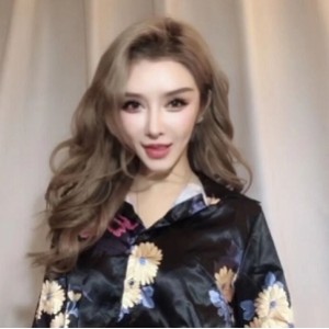 抖漫小喵大宝28P私拍傲人曲线御姐合集