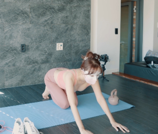 抖音小樱瑜伽作品集85P7.4G优质蜜桃