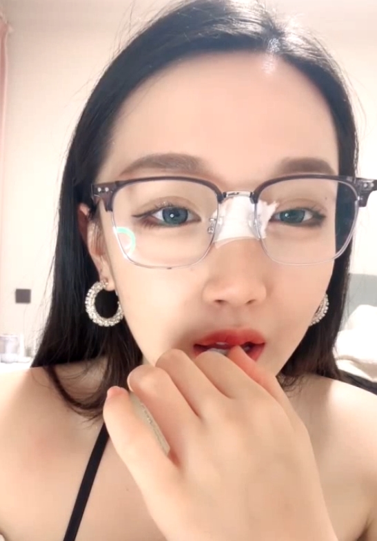 妹子叭嗦眼镜御姐57部合集48.6G珍藏版